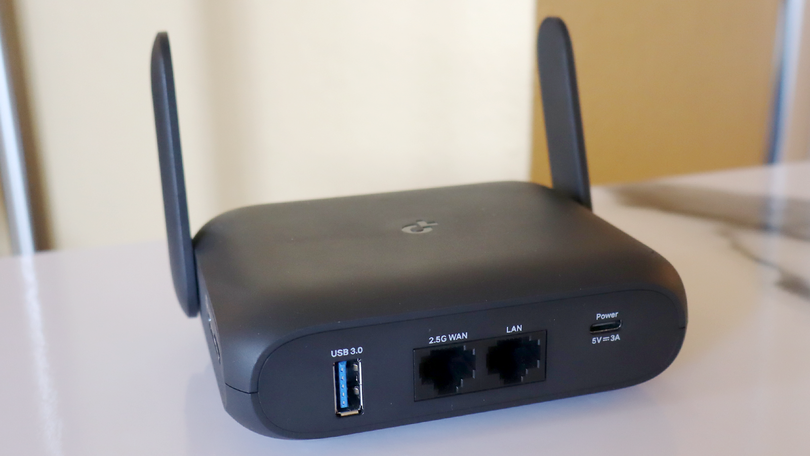 tp-link-roam-7-mobile-router-image-1.png